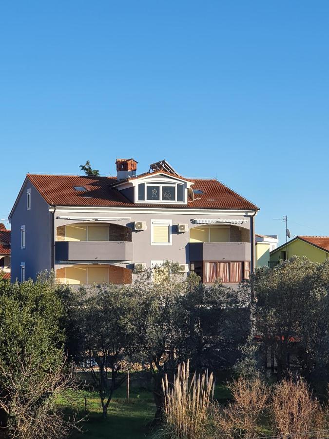 Apartmani Krajnovic 法扎纳 外观 照片