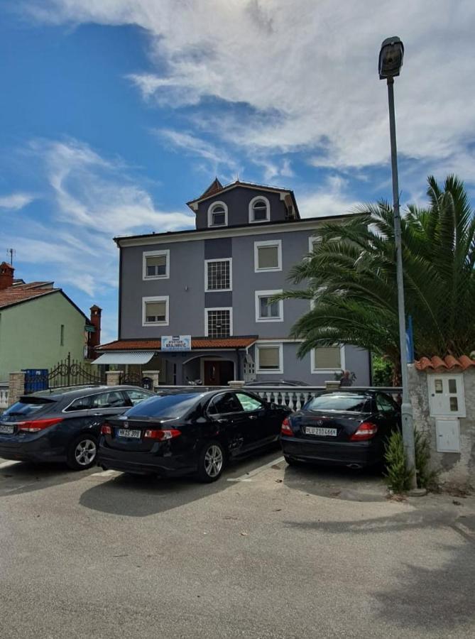 Apartmani Krajnovic 法扎纳 外观 照片