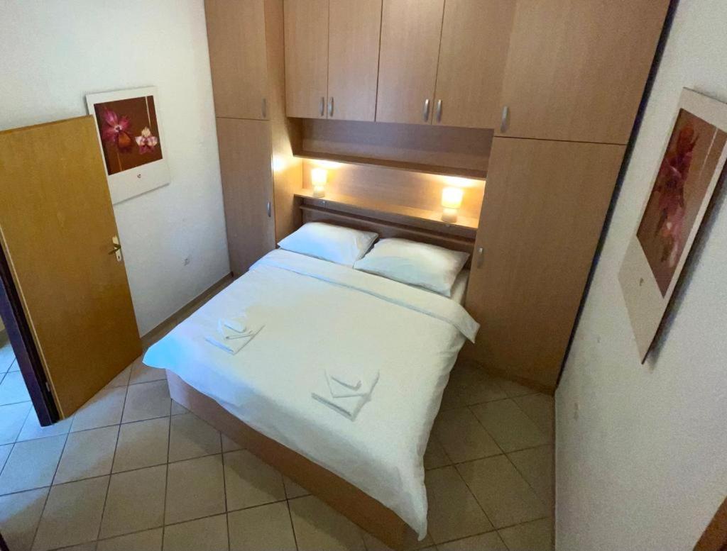 Apartmani Krajnovic 法扎纳 外观 照片