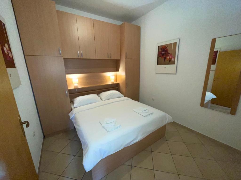 Apartmani Krajnovic 法扎纳 外观 照片