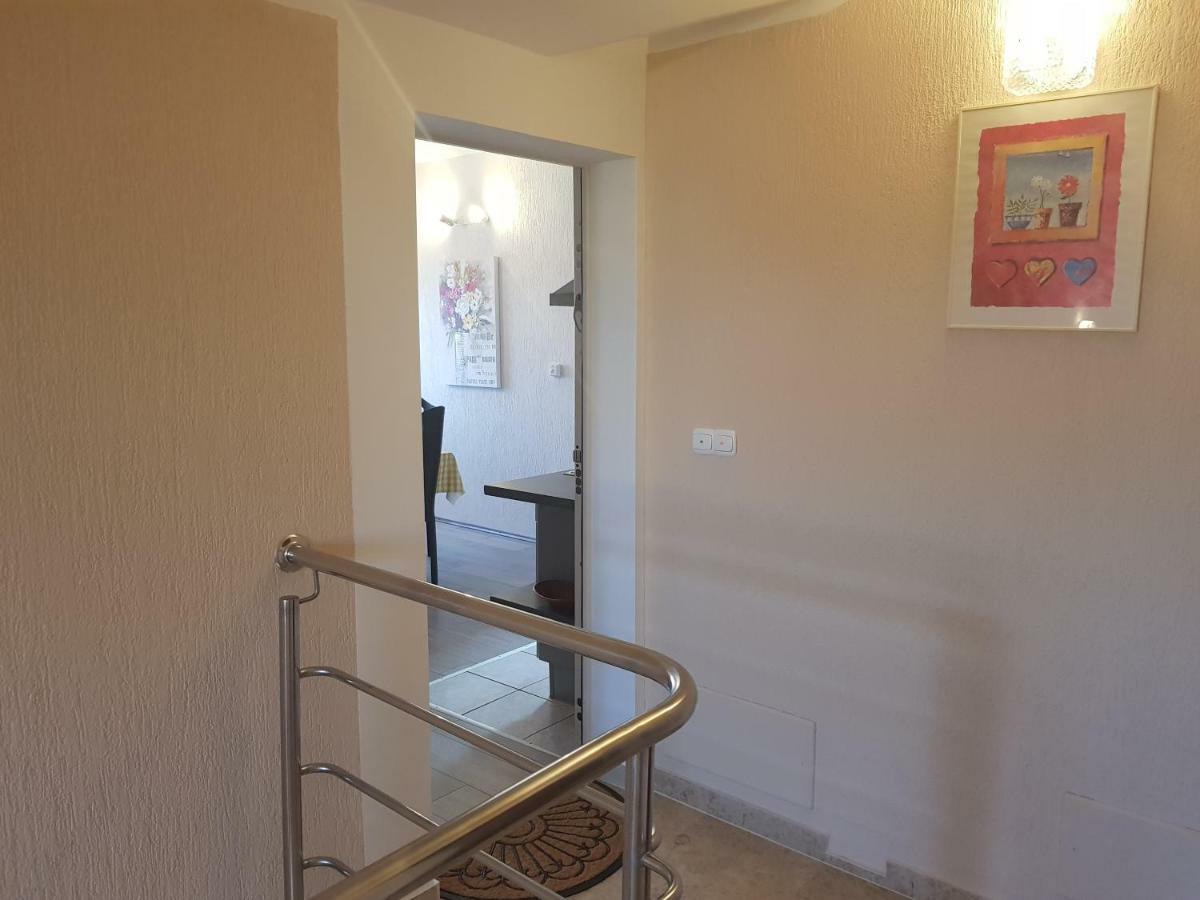 Apartmani Krajnovic 法扎纳 外观 照片