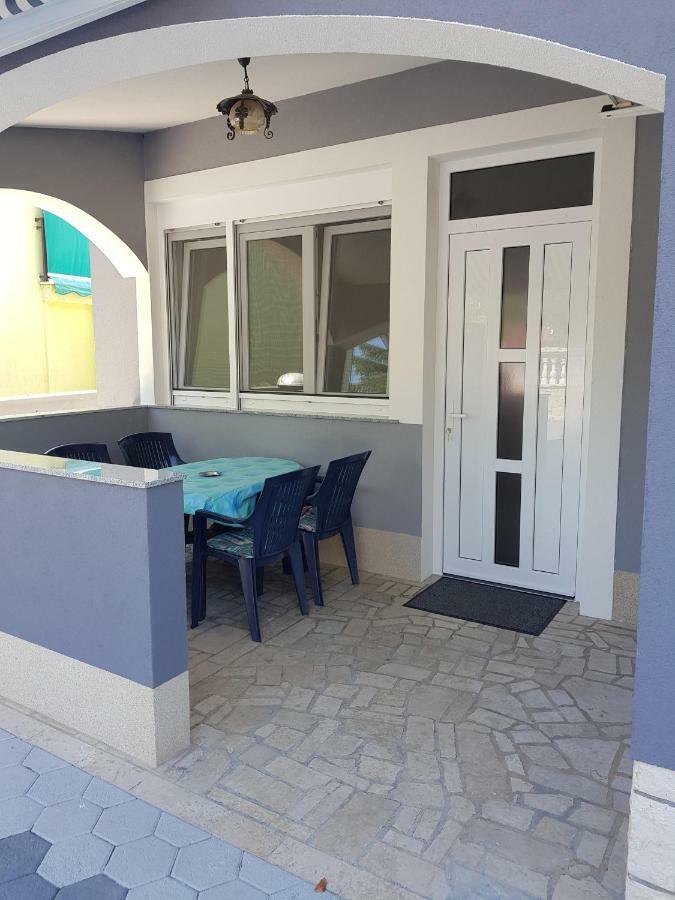 Apartmani Krajnovic 法扎纳 外观 照片